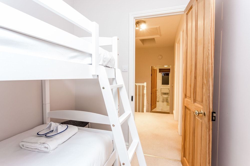 undefined The Modern Classic - Contemporary & Elegant 3bdr Home 8