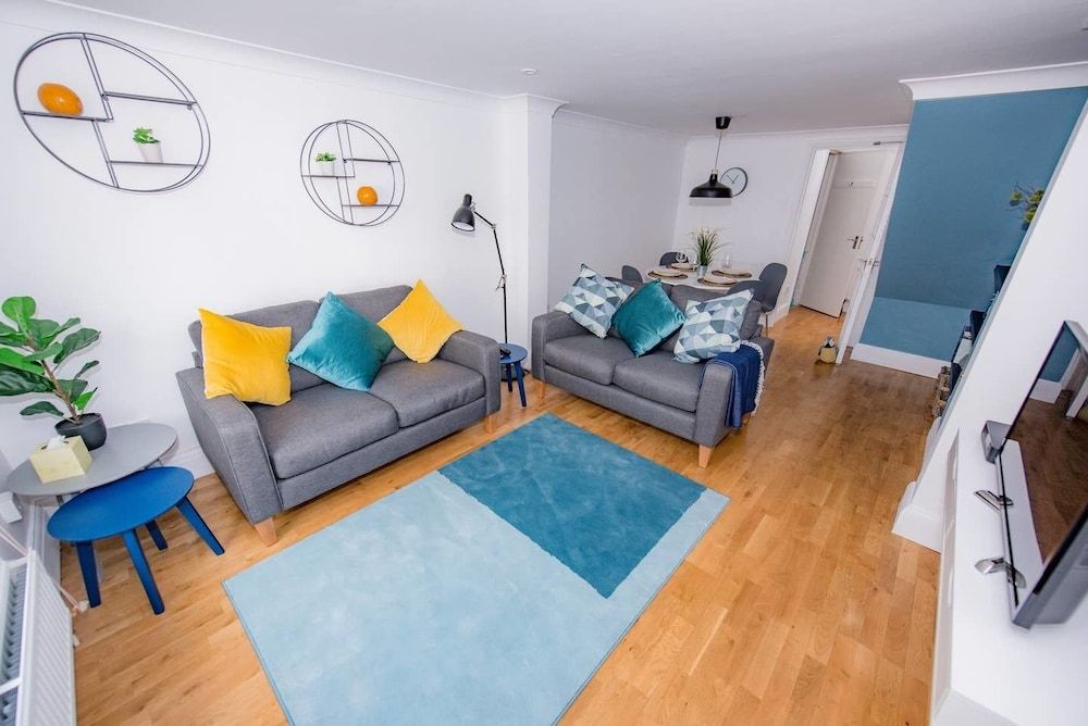 undefined The City on your Doorstep 10