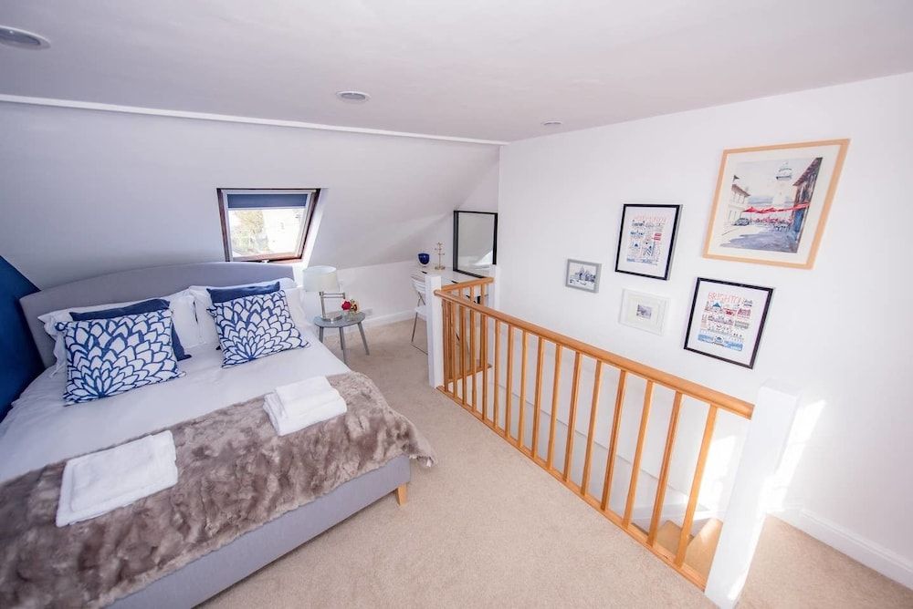 undefined The City on your Doorstep 6