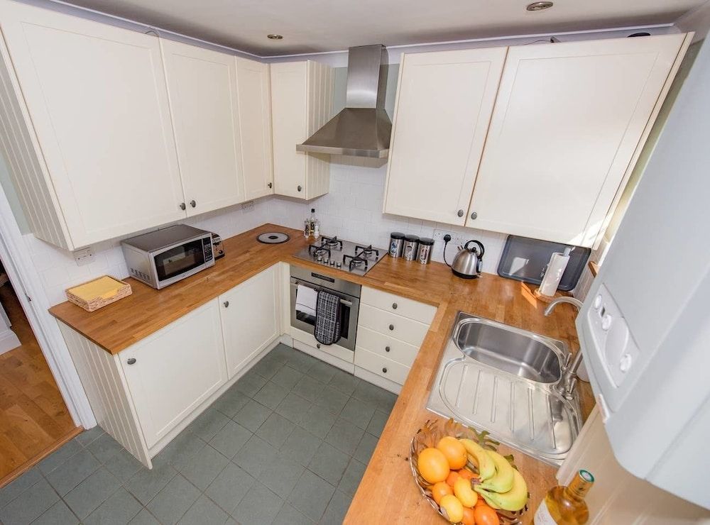 undefined The City on your Doorstep 8