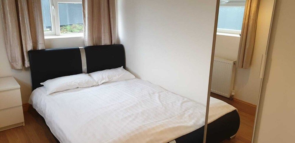 undefined Cromwell Apartment 5