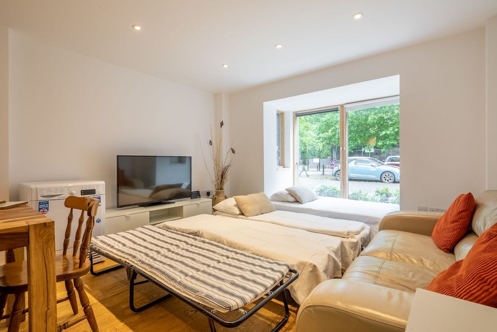 undefined Cromwell Rooms 3