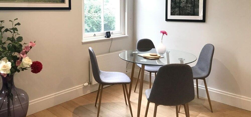 undefined Signet Apartments - Carlyle House 3