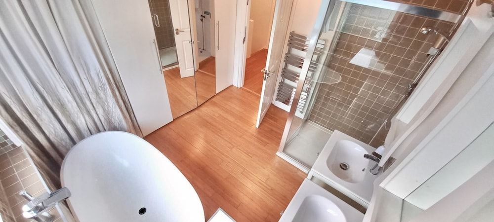 Amara House Executive House 24