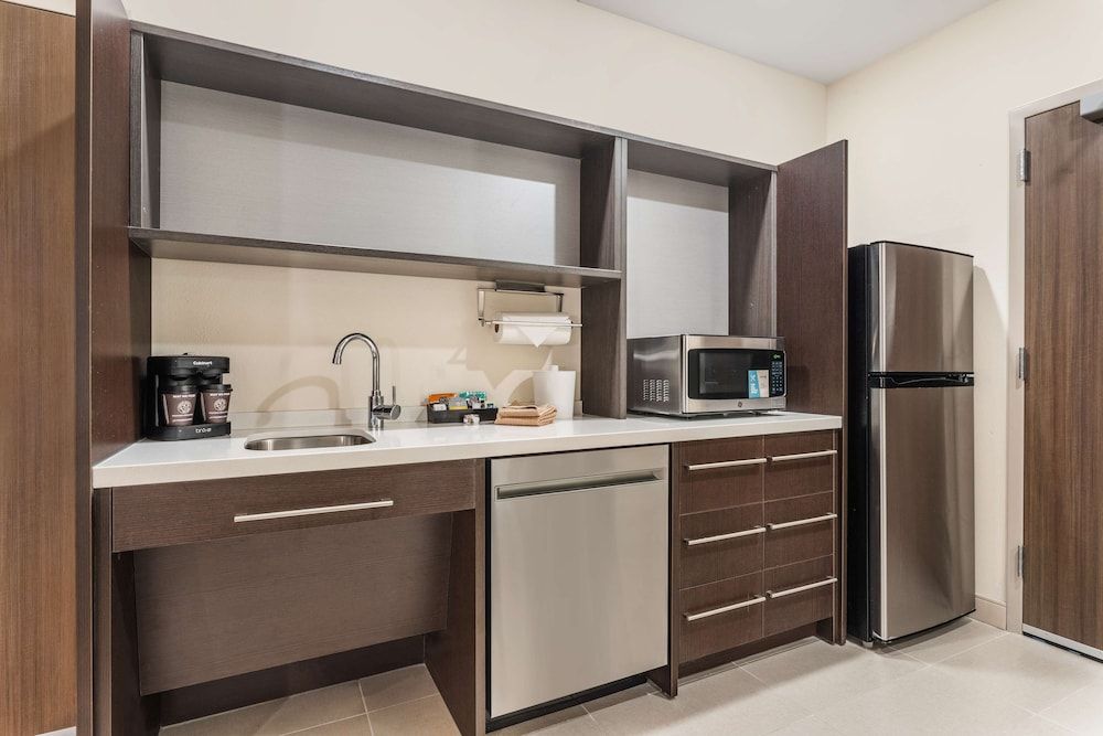 Home2 Suites By Hilton Cedar Rapids Westdale Suite, 1 King Bed, Accessible (Roll-In Shower) 4