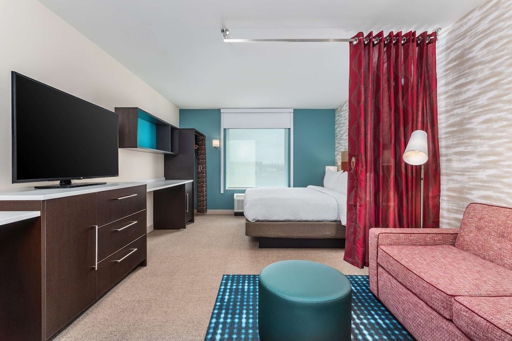 Home2 Suites By Hilton Cedar Rapids Westdale Suite, 1 King Bed, Accessible (Roll-In Shower) 2