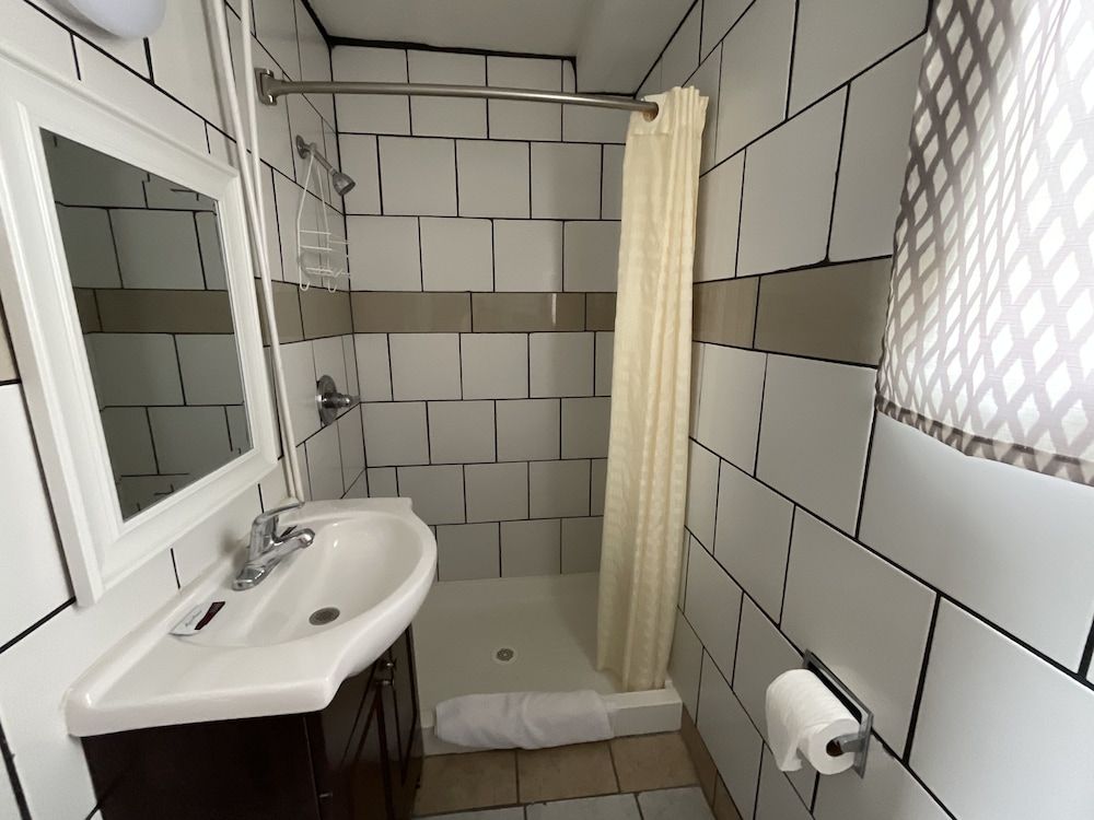 Kansan Motel Standard Room 7