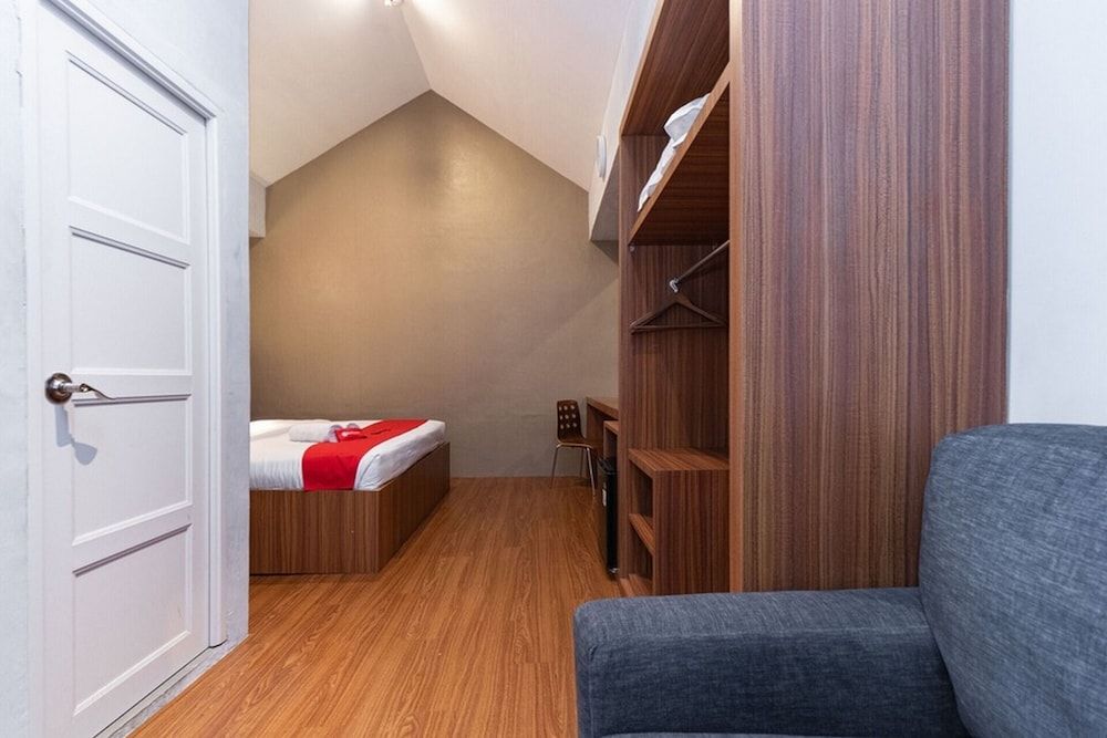 Suite (RedDoorz)