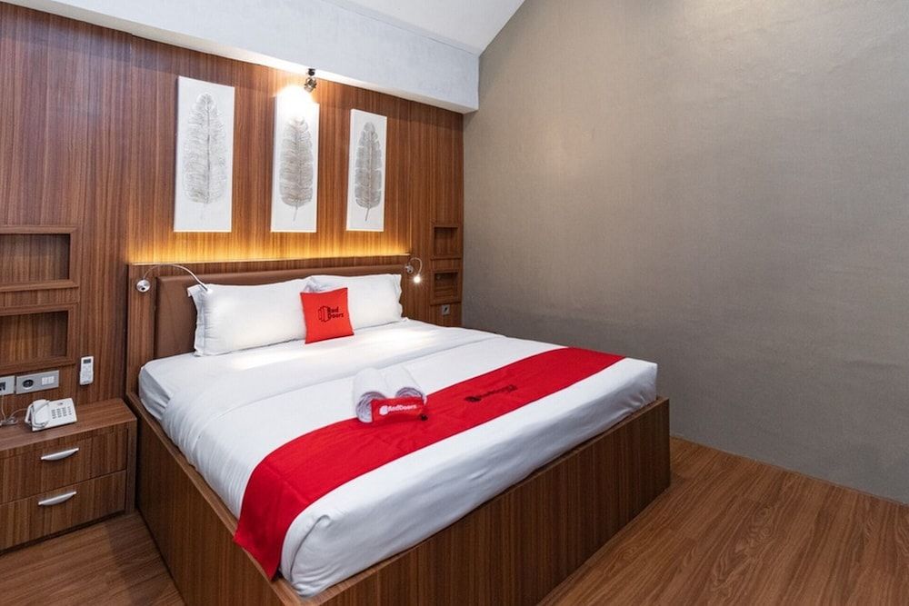 Double Room (RedDoorz)