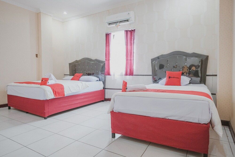Family Room (RedDoorz)