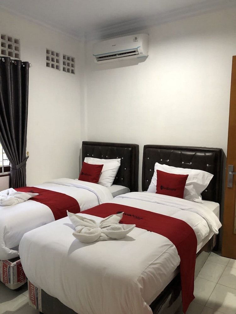 Twin Room (Reddoorz)
