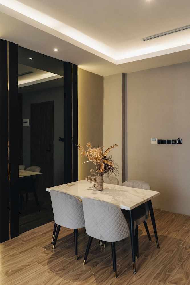 Grand Central Premier Executive Suite 5