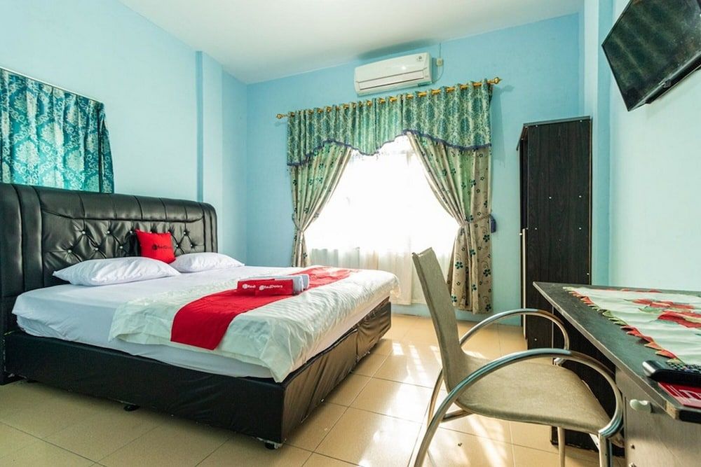 Double Room (RedDoorz)