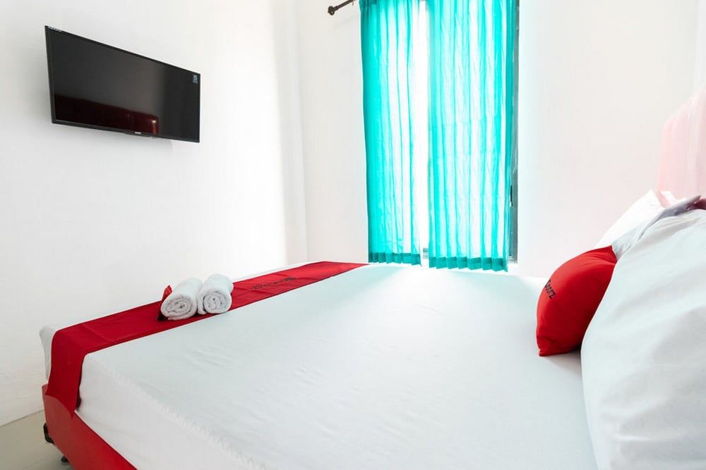 Double Room (RedDoorz)