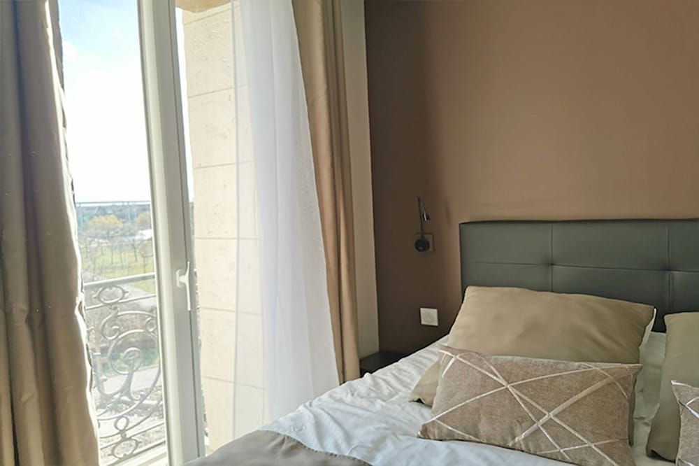 Appart Hotel Spa Perpignan Superior Apartment, Bathtub, Park View (Catana) 2