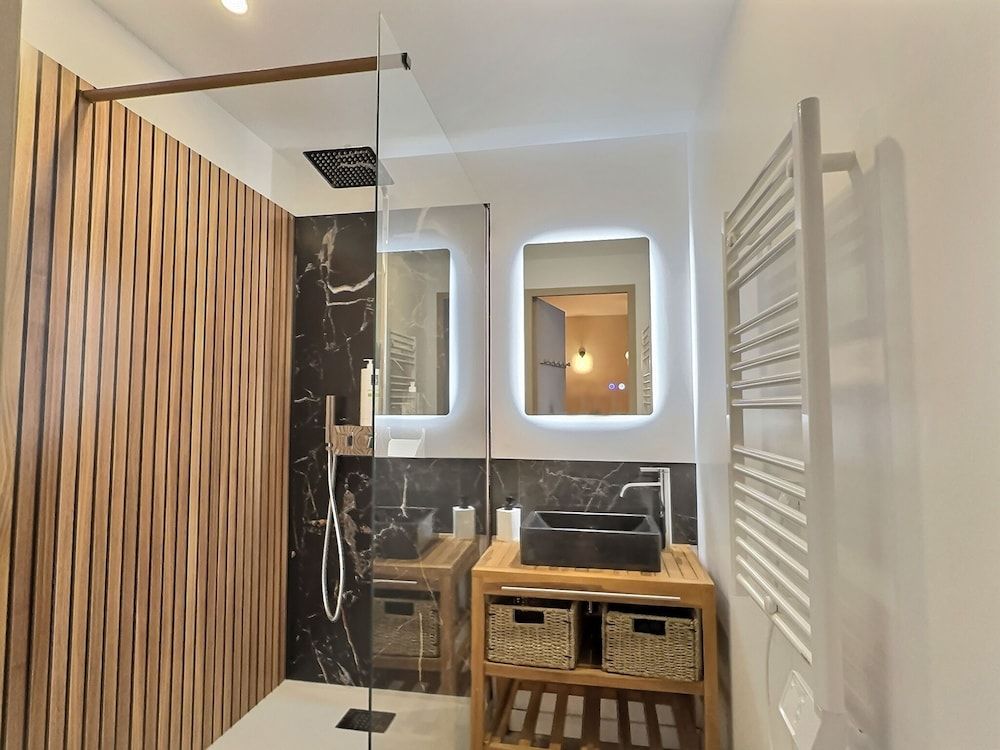 Appart Hotel Spa Perpignan Superior Apartment, Private Bathroom (Perpignan) 2