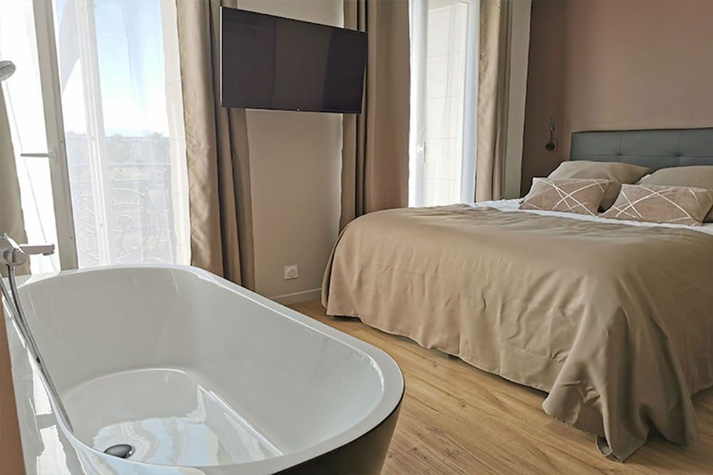 Appart Hotel Spa Perpignan Superior Apartment, Bathtub, Park View (Catana) 3