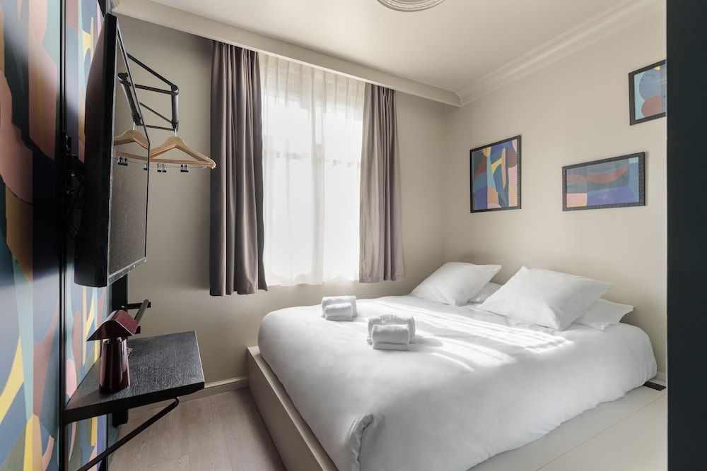 Hôtel Corneille - Entrée autonome, réception en ligne -Encore Mieux