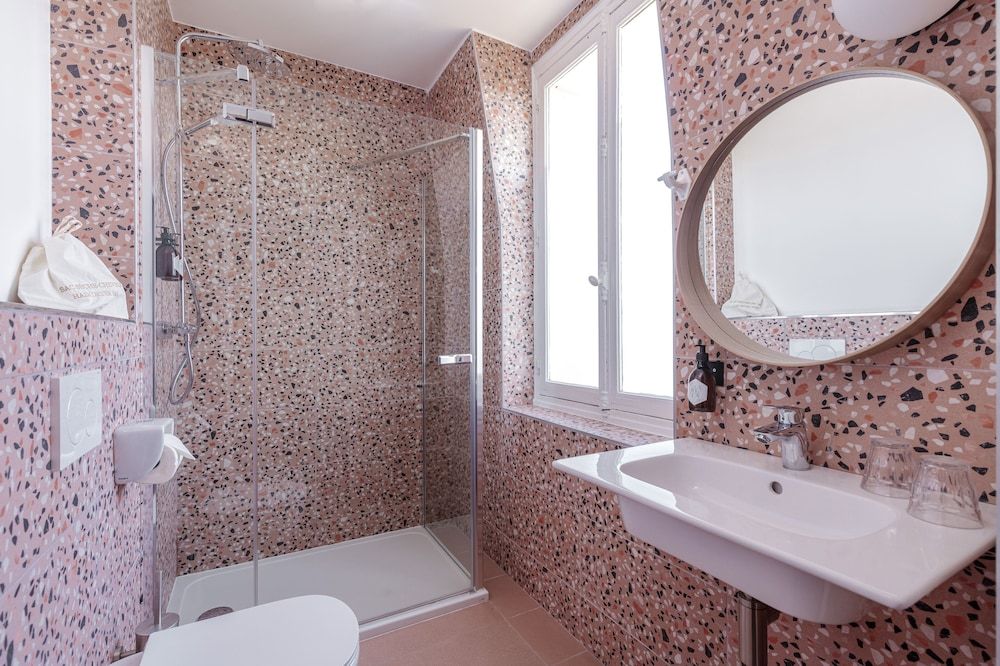 Hôtel Corneille - Entrée autonome, réception en ligne -Encore Mieux Chambres communicantes 6