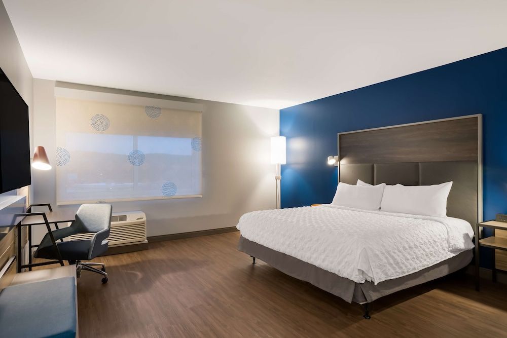 Room, 1 King Bed, Accessible, Bathtub