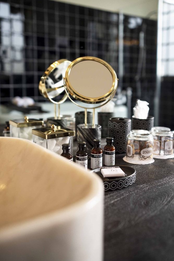 Quand la Ville Dort Panoramic Suite, Private Bathroom, Canal View (Suite Oscar) 10