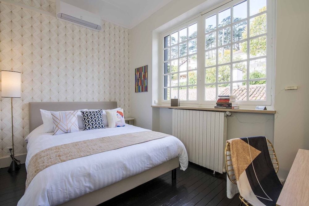 Quand la Ville Dort Comfort Double Room, Private Bathroom, Garden View (Petite Chambre 4) 3