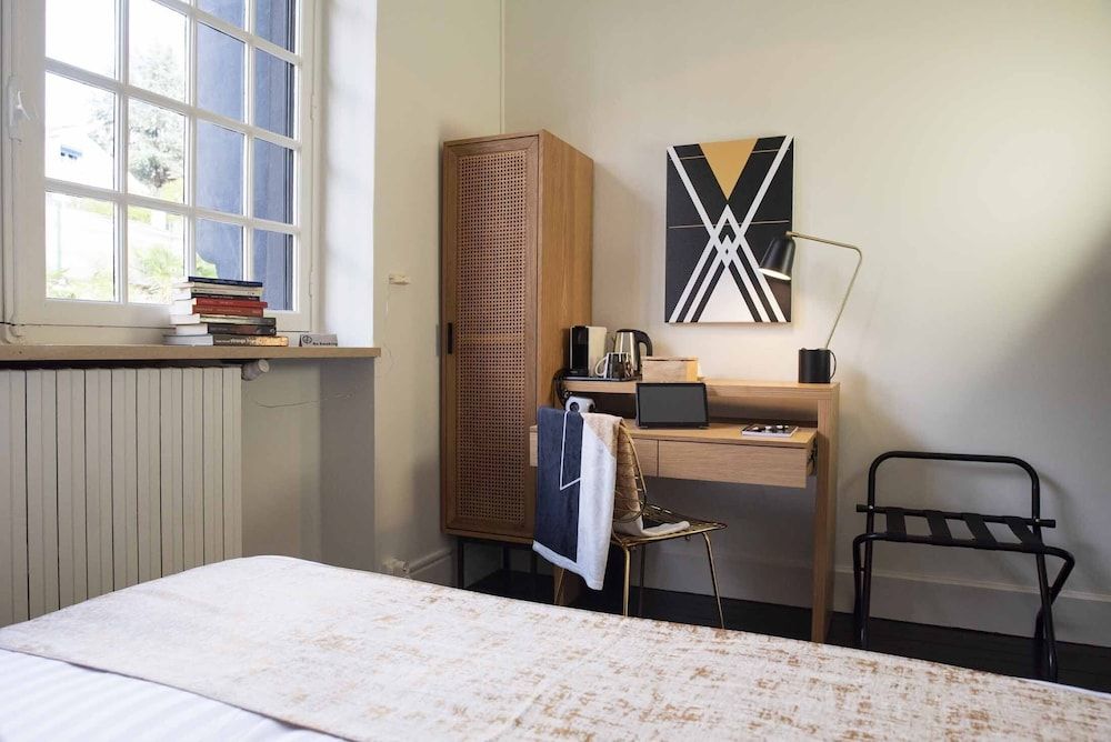 Quand la Ville Dort Comfort Double Room, Private Bathroom, Garden View (Petite Chambre 4) 10