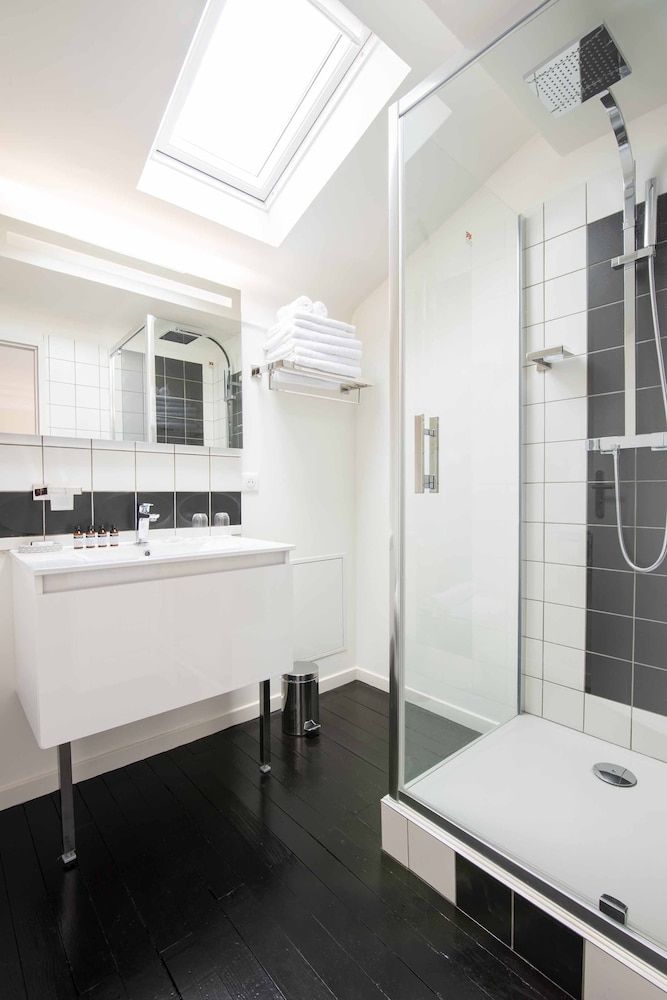 Quand la Ville Dort Superior Double Room, Private Bathroom, Canal View (Chambre 5) 9