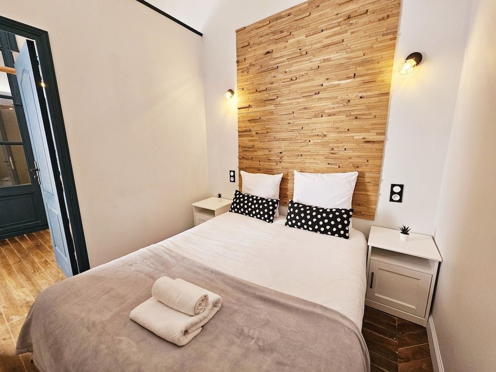 Classic Apartment, Balcony (APT 12)