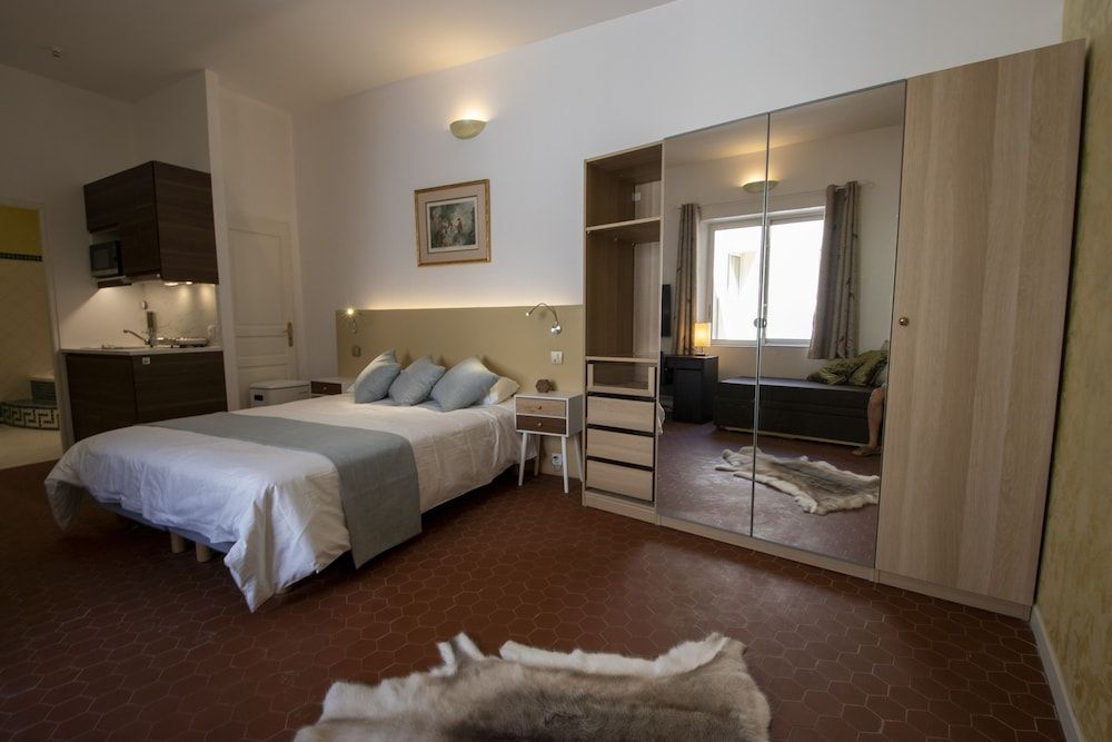 A L'OMBRE DU PALAIS Exclusive Studio, 1 Bedroom, Kitchenette, Courtyard View (Junior Suite Beaumarchais) 4