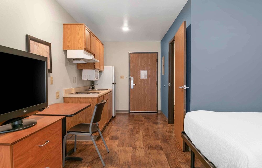 Extended Stay America Select Suites - Kalamazoo - West Standard Studio, 1 Double Bed, Non Smoking, Refrigerator & Microwave 3