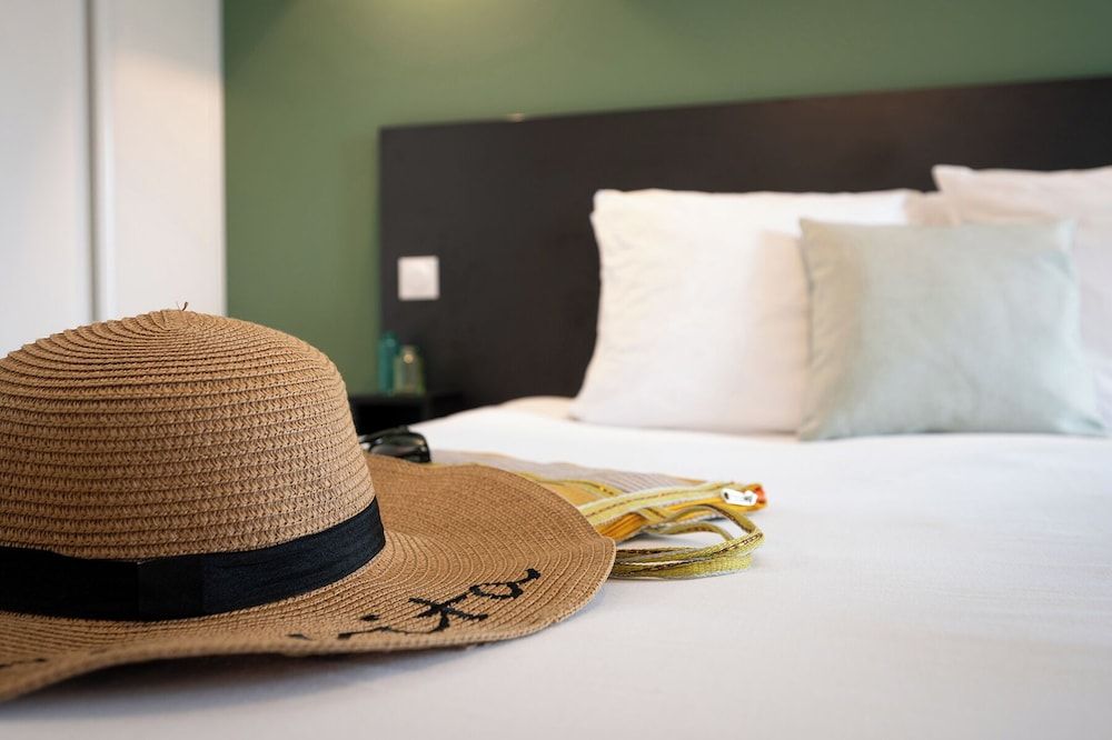 Nemea Appart Hotel Les Hauts de Milady Biarritz Classic Apartment, 2 Bedrooms 3