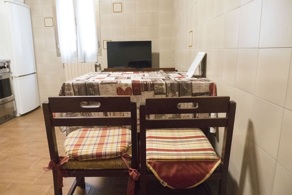 Spacious and Beautiful 60 sqm Apartment in the Very Heart of Bologna Basic Apartment, 1 Bedroom 13