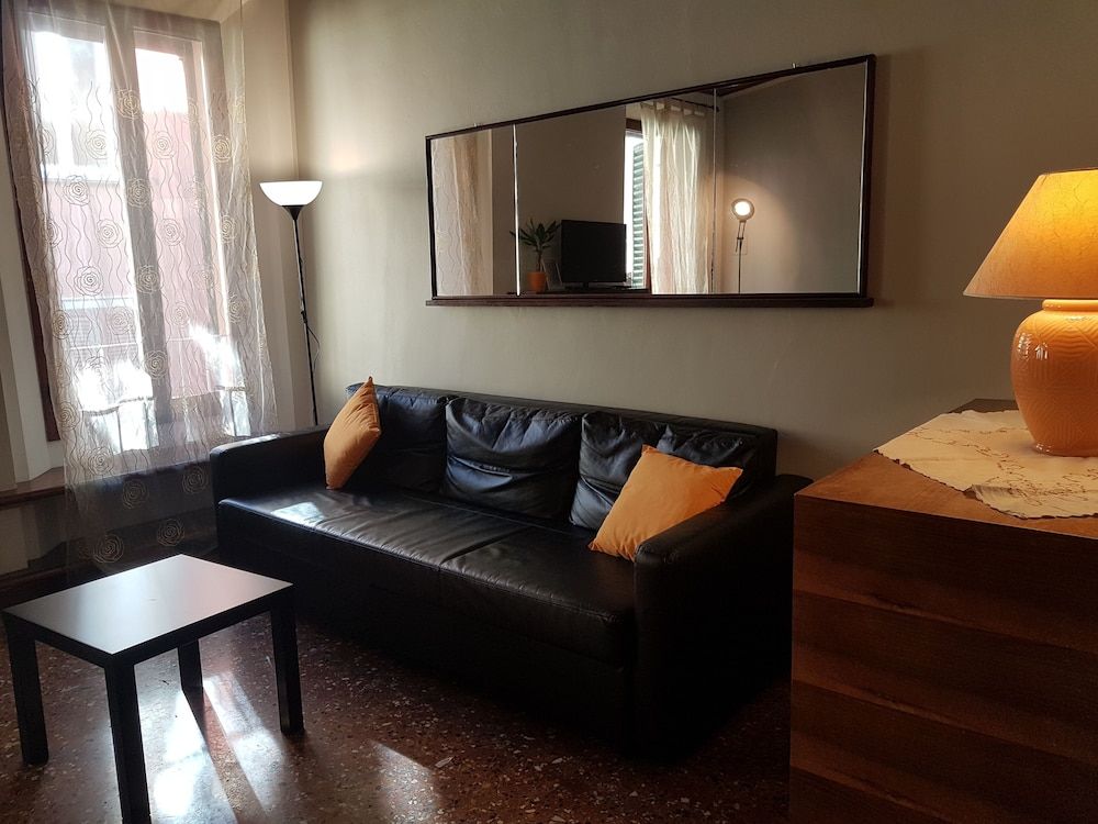 Spacious and Beautiful 60 sqm Apartment in the Very Heart of Bologna Basic Apartment, 1 Bedroom 16