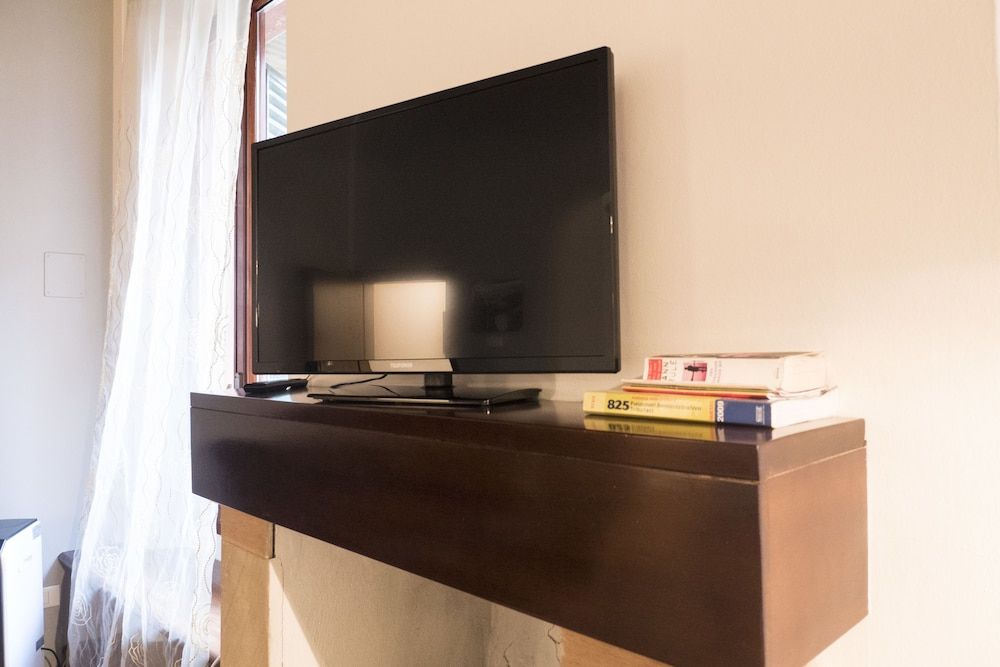 Spacious and Beautiful 60 sqm Apartment in the Very Heart of Bologna Basic Apartment, 1 Bedroom 21