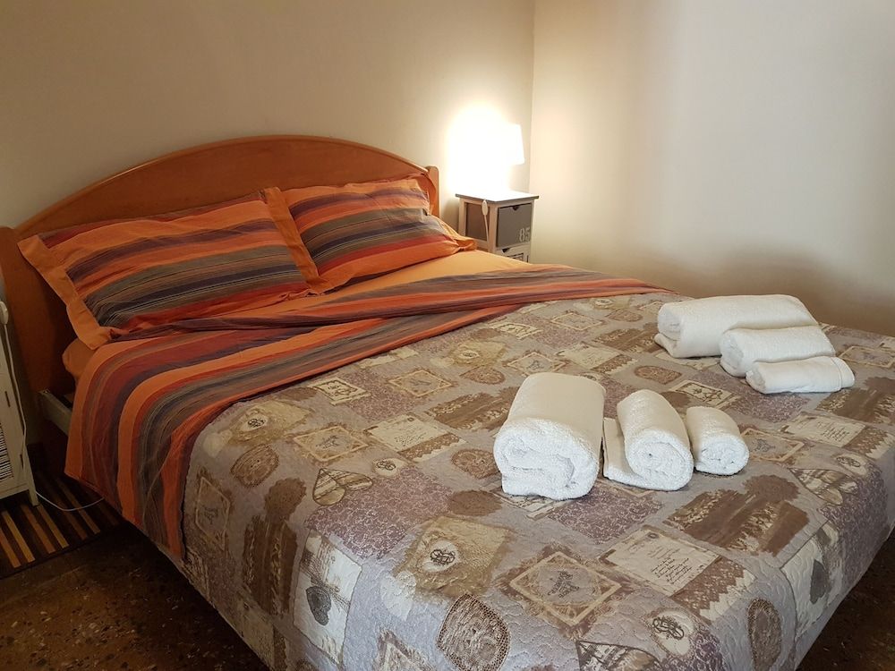 undefined Spacious and Beautiful 60 sqm Apartment in the Very Heart of Bologna 6