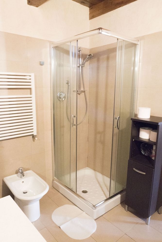 Large and Cozy Apartment on two Levels Classic Apartment, 2 Bedrooms 25