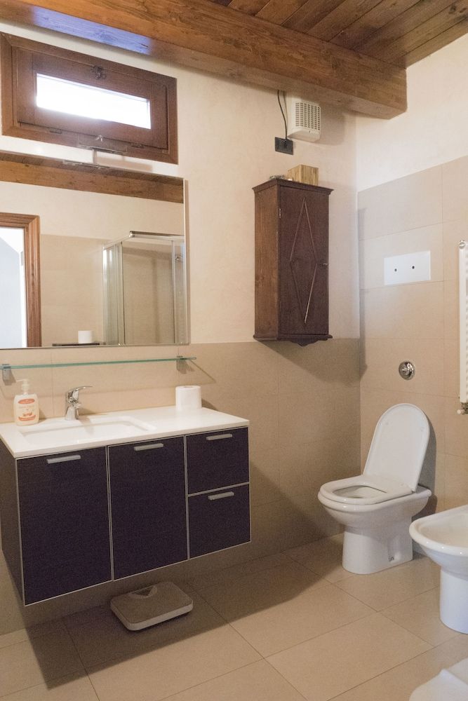 Large and Cozy Apartment on two Levels Classic Apartment, 2 Bedrooms 24