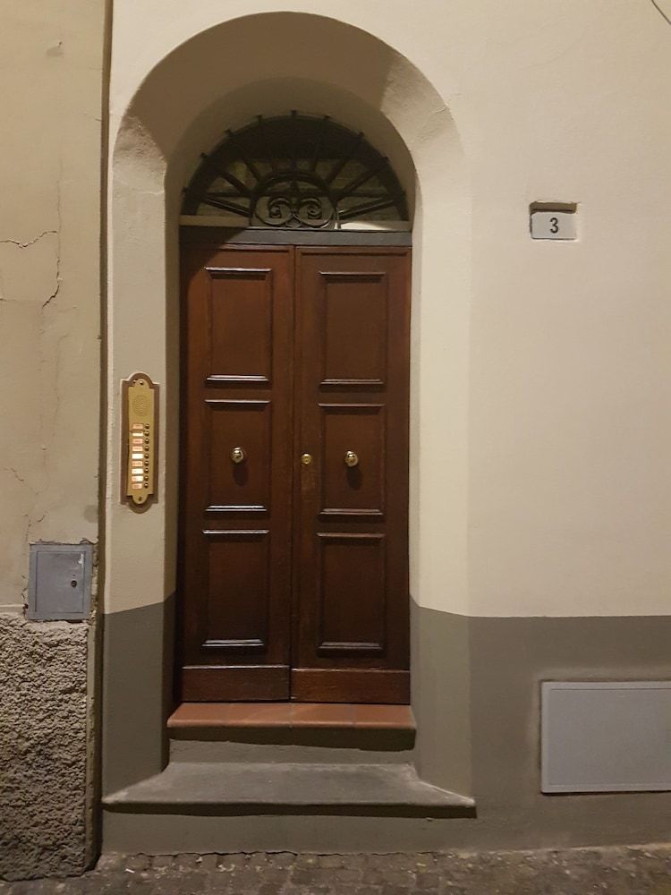 undefined Nice and Cozy Quiet Apartment Right in the Center 3