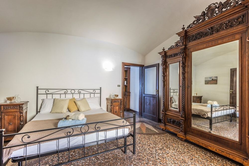 undefined San Mamolo Retreats