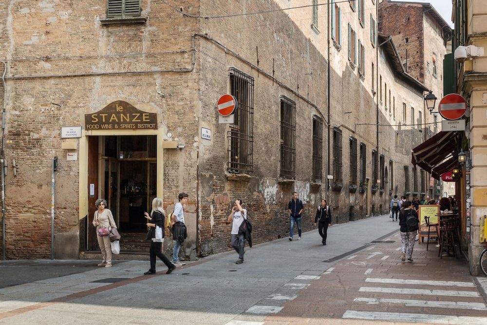 undefined University Fancy Green House 4