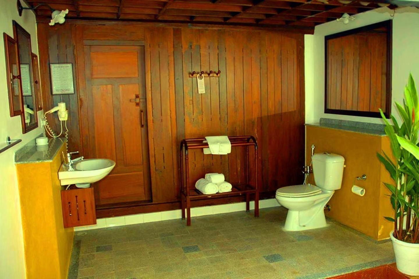 Coconut Lagoon - CGH Earth Heritage Bungalow 5