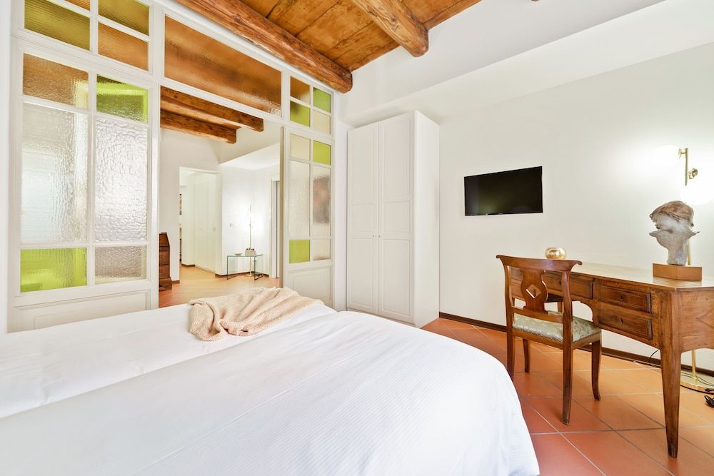 undefined Elegant Apartment nel Cuore del Centro 6