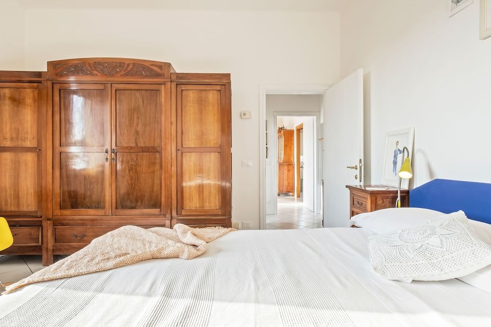 undefined The House of Paintings