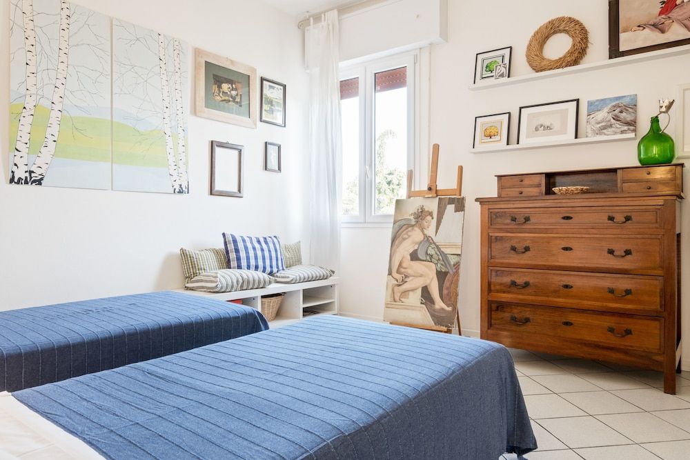 undefined The House of Paintings 9