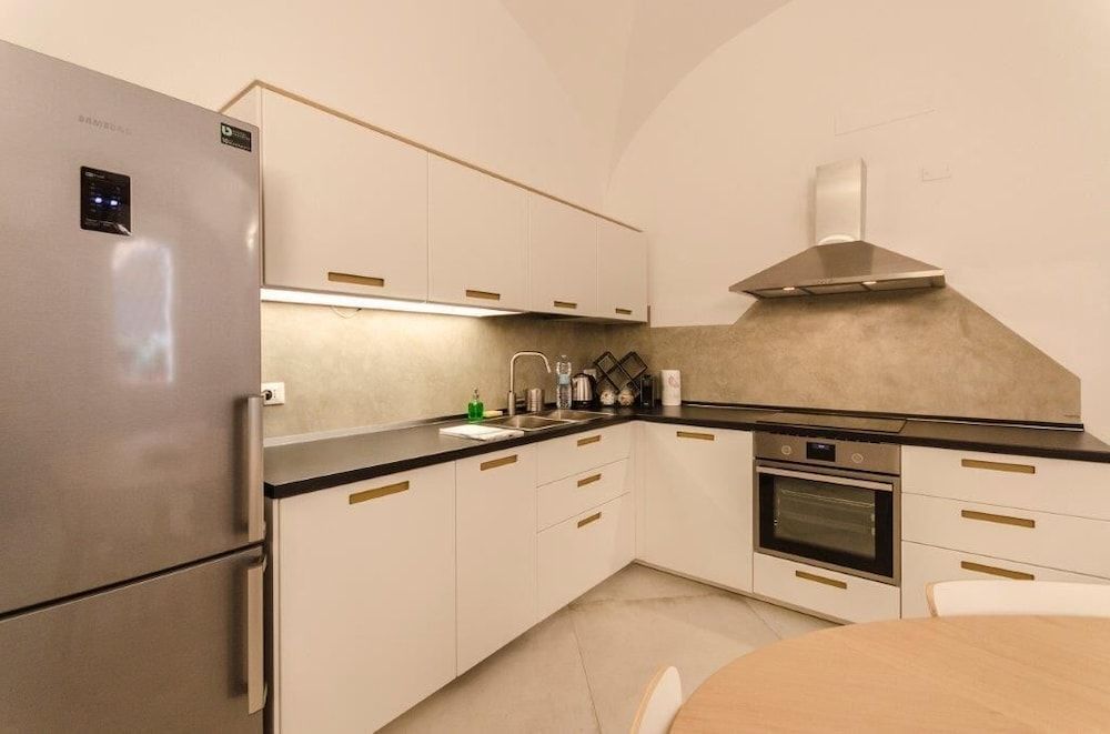 undefined Cartoleria Suite 9