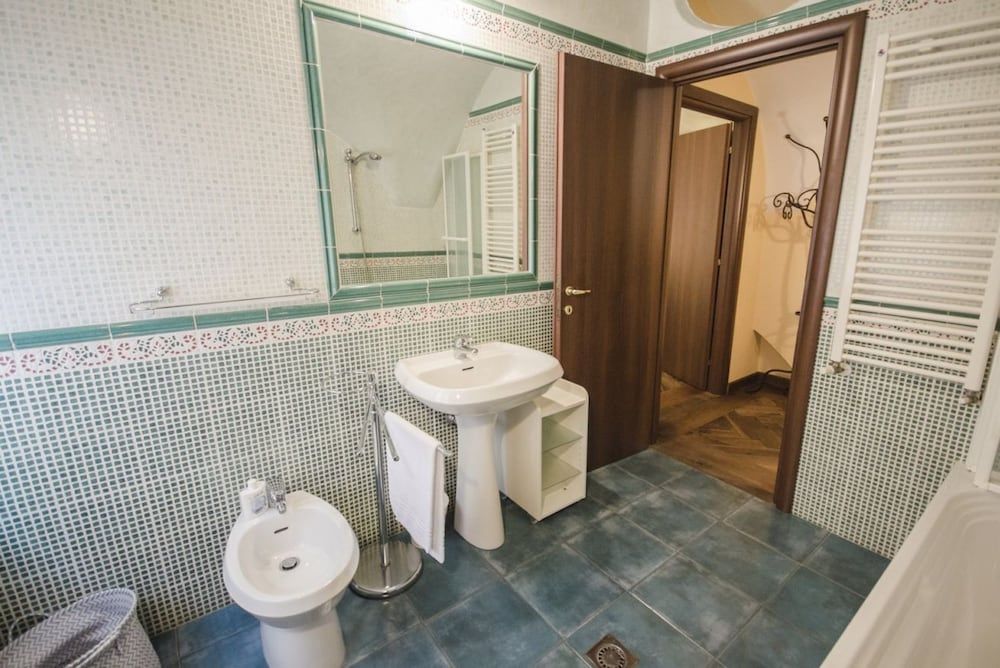 Garisenda Lodge Apartment, 2 Bedrooms 9