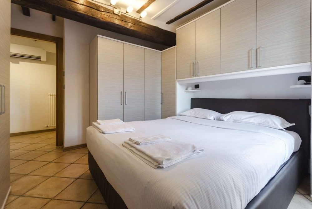 undefined Galluzzi Suite 4