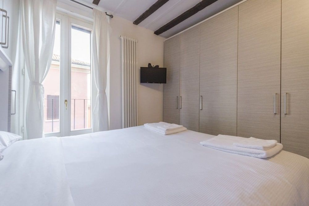 undefined Galluzzi Suite 5