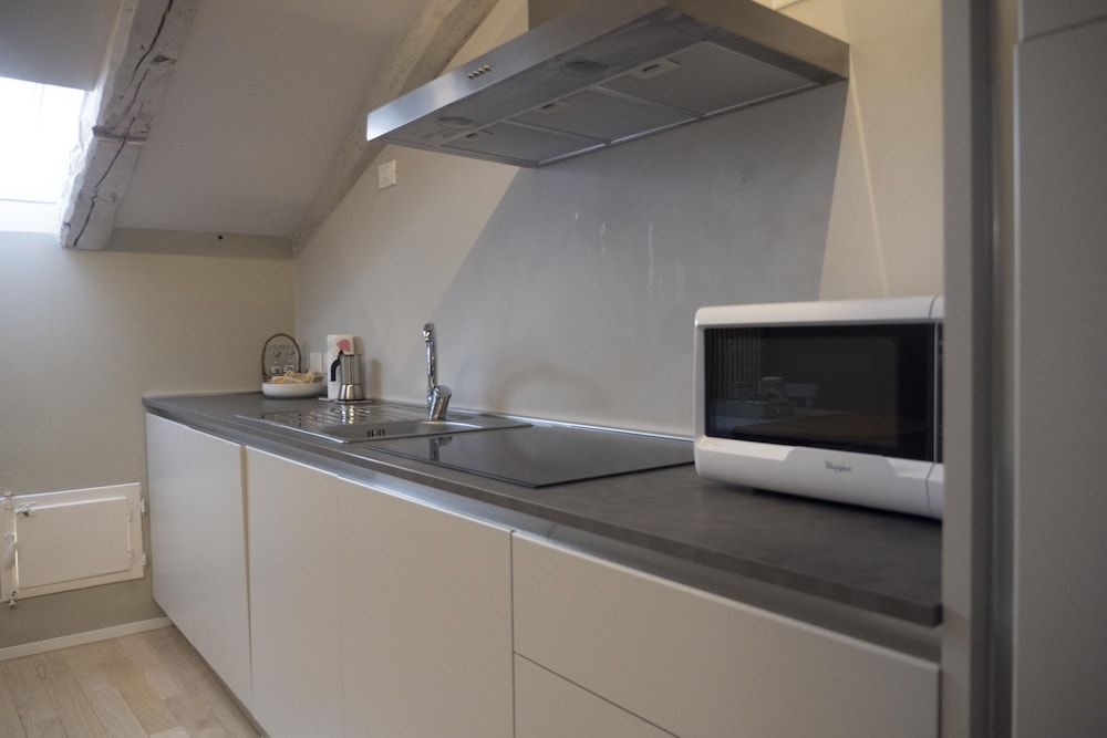 undefined Piazza dei Tribunali 7